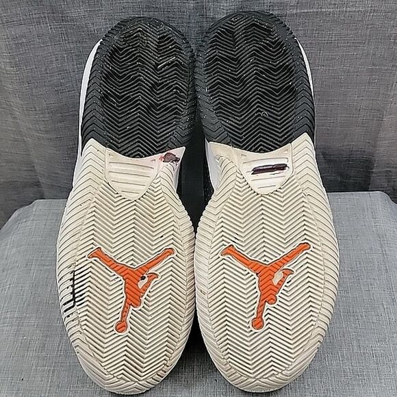 Athletic_Shoes